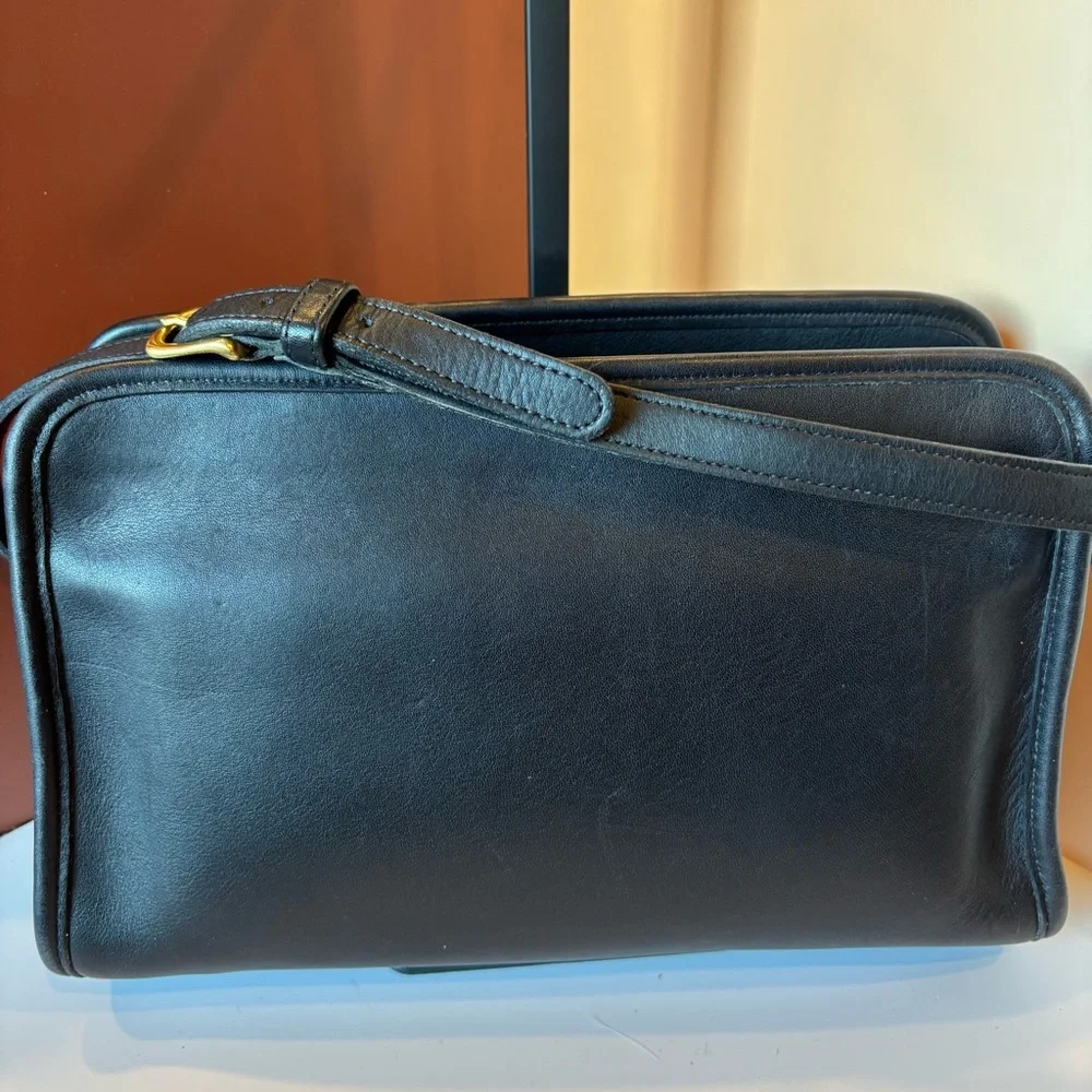 COACH Vintage Sutton 90’s Black Leather 9814 crossbody - Picture 2 of 7